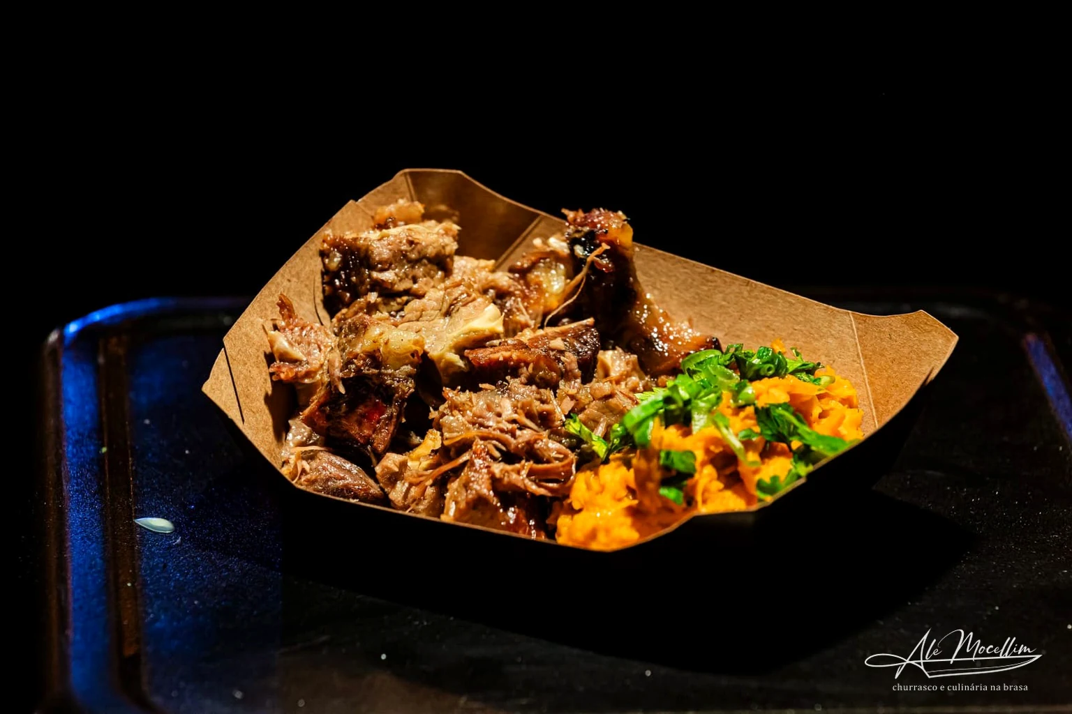 Barquinha de Finger Foods com carne e acompanhamento
